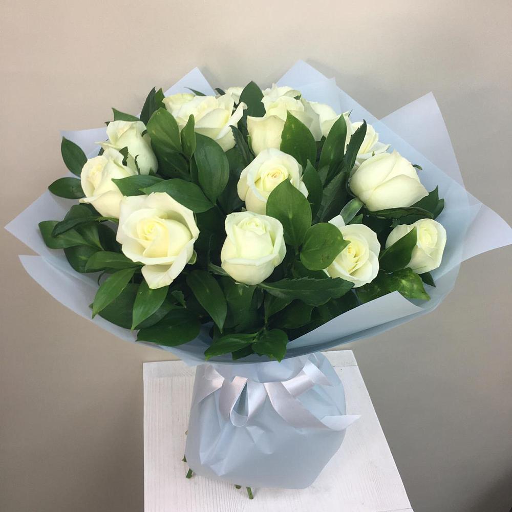 Букет 15 Белых роз Проуд в Гаевской