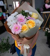 Букет цветов из:  Герберы, Розы и Хризантемы в Гаевской