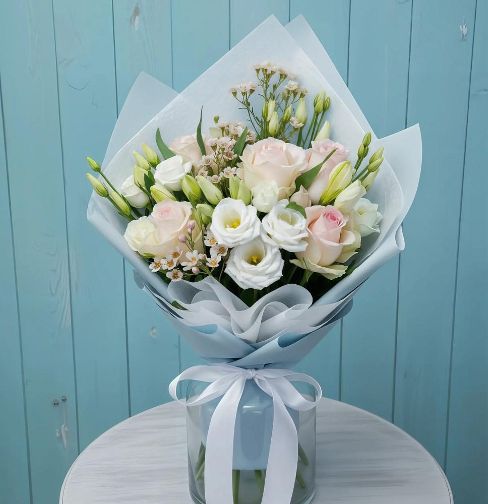 Букет цветов из: Розы и Лизиантусы в Гаевской