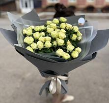 Букет Белые кустовые розы Солинеро в Гаевской