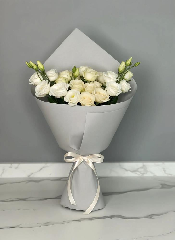 Букет цветов из: Розы и Лизиантусы в Гаевской