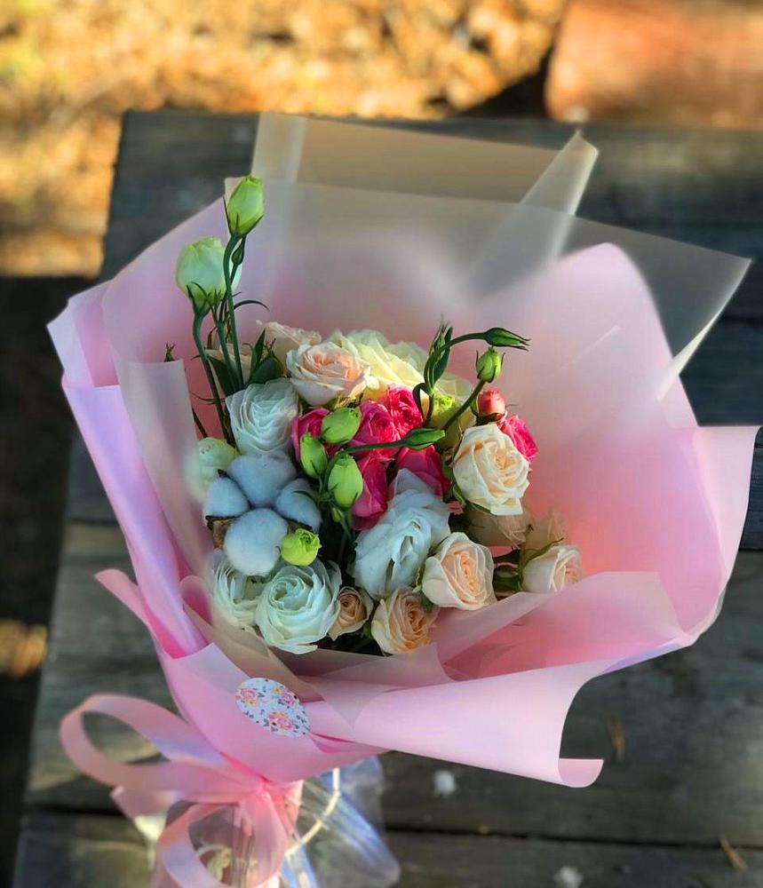 Букет цветов из: Розы и Лизиантусы в Гаевской