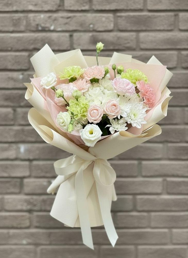 Букет цветов из: Гвоздики, Розы, Лизиантусы и Хризантемы в Гаевской