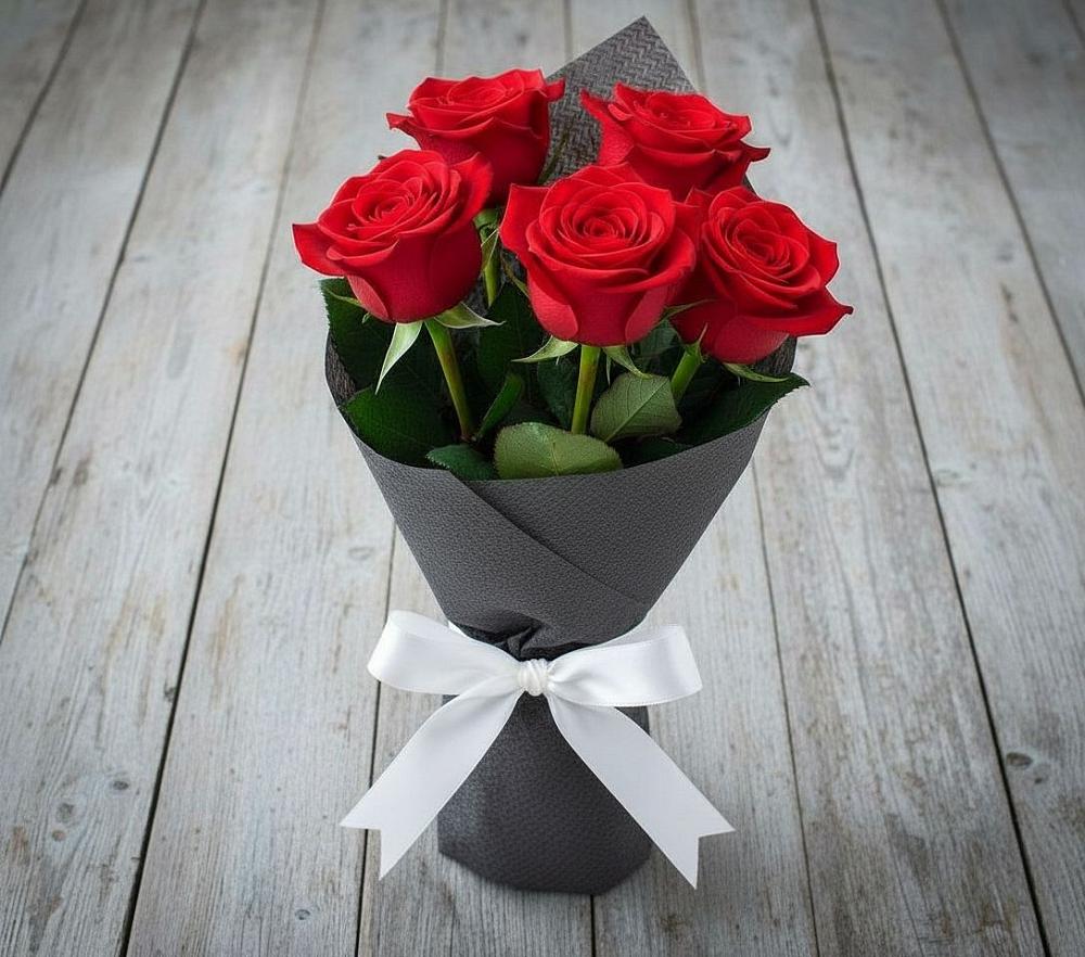 Букет 5 Красных роз Эдлесс Лав в Гаевской