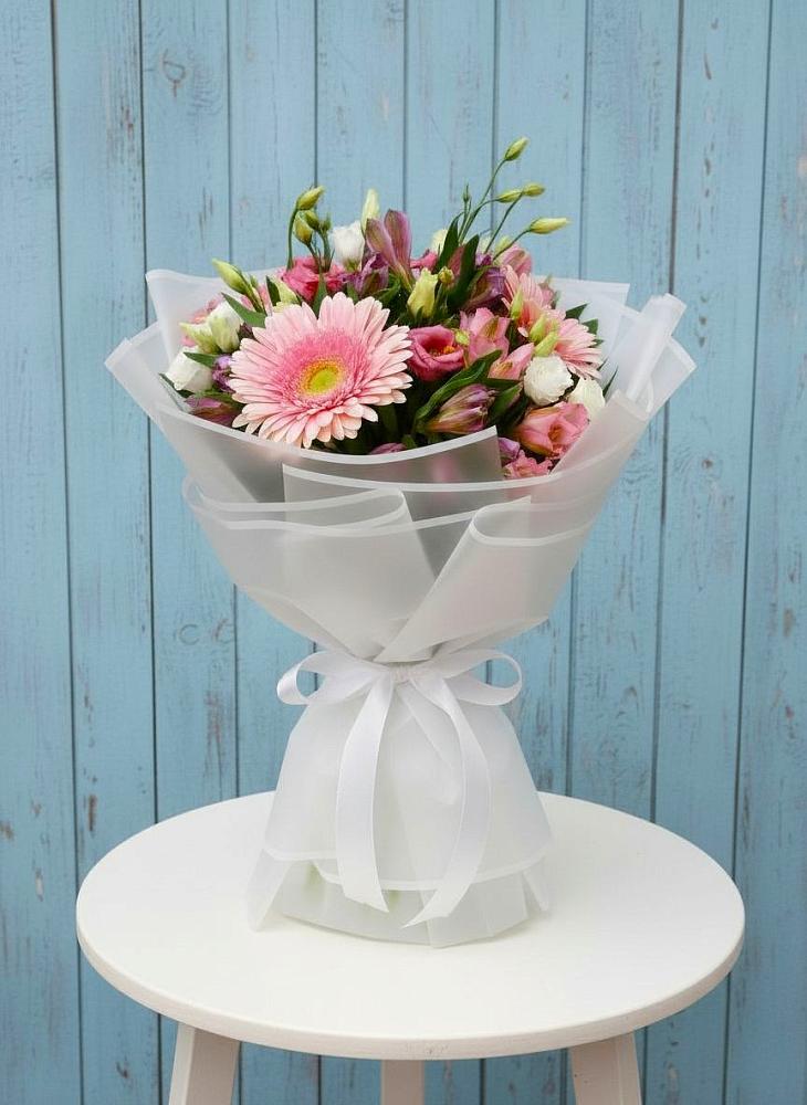 Букет цветов из: Герберы, Альстромерии и Лизиантусы в Гаевской