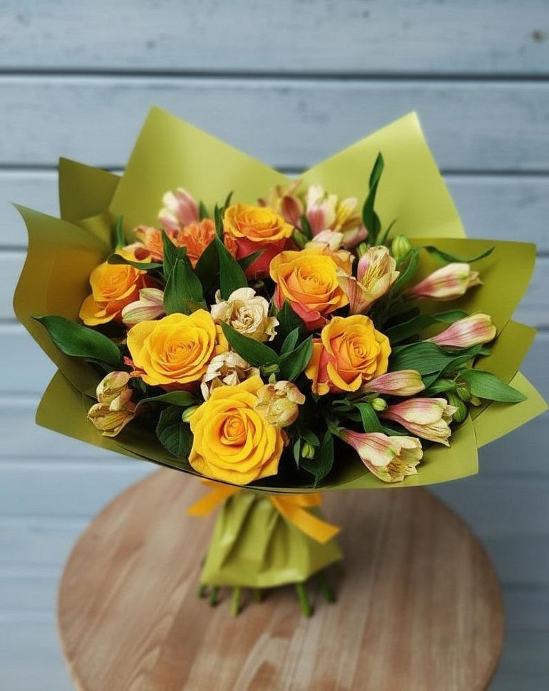 Букет цветов из: Альстромерии и Розы в Гаевской