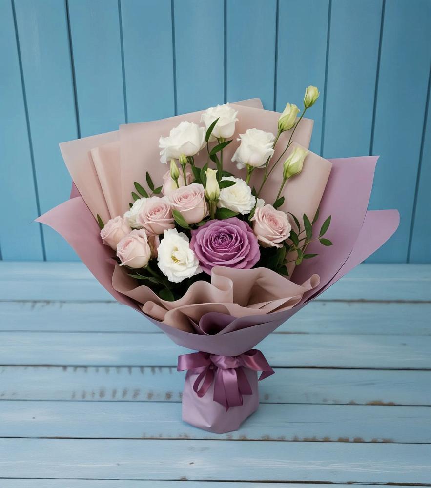 Букет цветов из: Розы и Лизиантусы в Гаевской